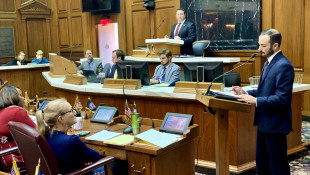 House Committee Easily Passes Bill To Raise Smoking And Vaping Age To 21