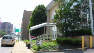 For people leaving incarceration, a new path to healthcare starts in an Indianapolis parking lot
