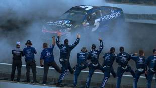 Kahne Survives Wild Finish To Win Brickyard 400