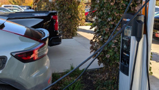 Electric vehicle tax credits will expire next month, advocates say drop in sales will be temporary