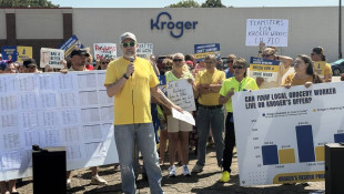Indiana Kroger workers demand higher wages from employer, transparency from union leadership