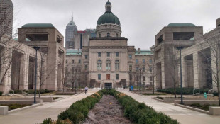 Braun signs executive order to help lower recidivism in Indiana