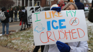 ICE protestors march to Governor's mansion