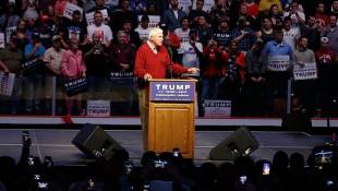 Donald Trump Gets an Assist From Bob Knight