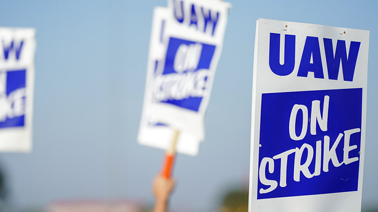 Un travailleur de l’UAW dans l’Indiana, Stellantis parvient à un accord de principe