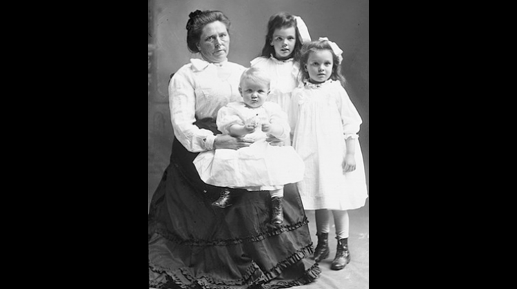 The total number of people Belle Gunness murdered is still unknown. Eleven bodies were found buried at her farm house in La Porte, IN after it burned down in 1908. - Gallicrow/Wikimedia Commons Indiana Ghost Stories