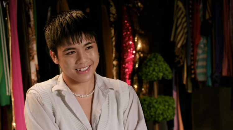 Extra Moments of Happiness: The Choreography Extra Moments of Happiness: The Choreography